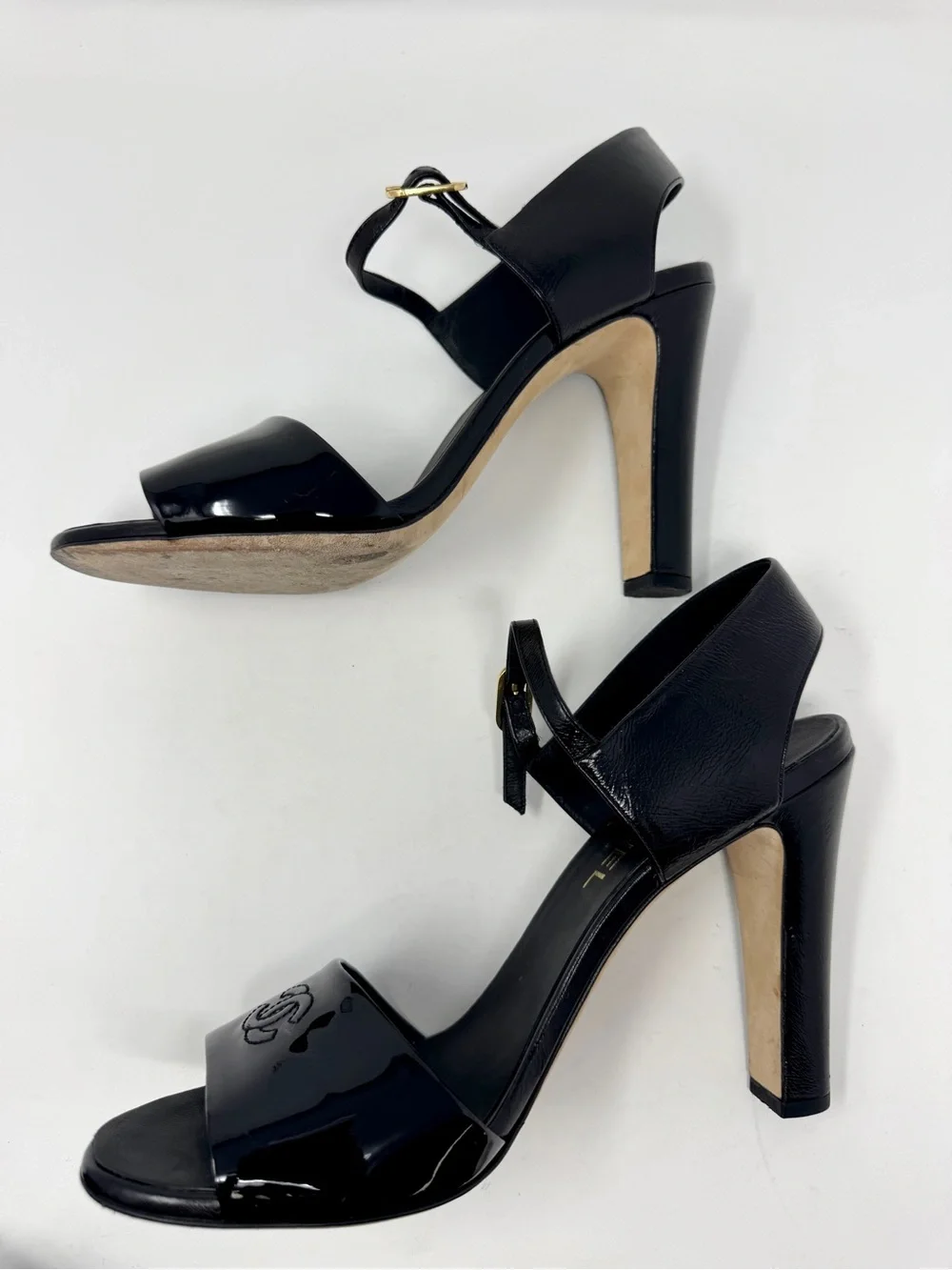 CHANEL Black Patent Leather Slingback Sandals with CC Logo